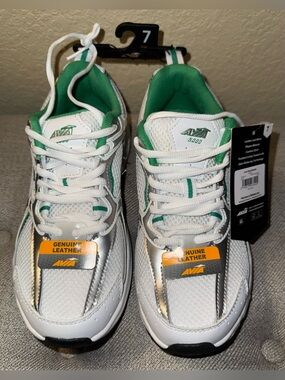 Avia women’s sneakers, sz 7